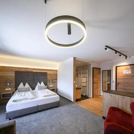 Hotel Sonnfeld Hotel 4*